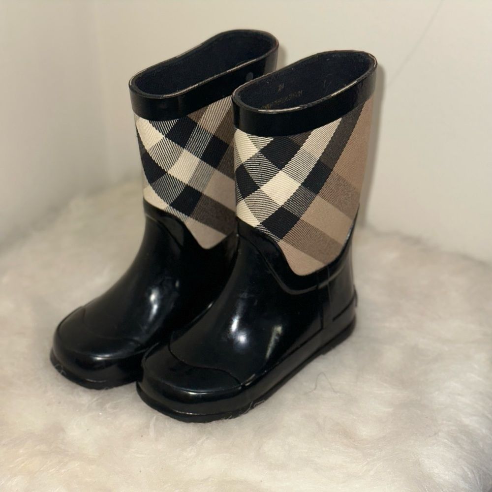 Burberry Boots toddler size 24 euro so 8 toddler girl @@@@